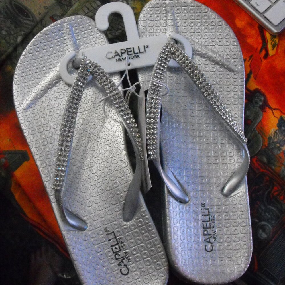 Capelli of New York thong flip flop flats with faux stones size 6 NEW rubber